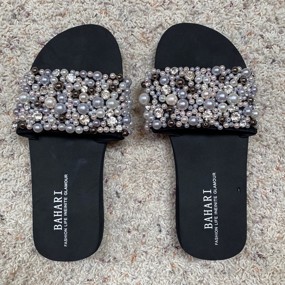 Women’s size 10 Bahari glamour flip flops.